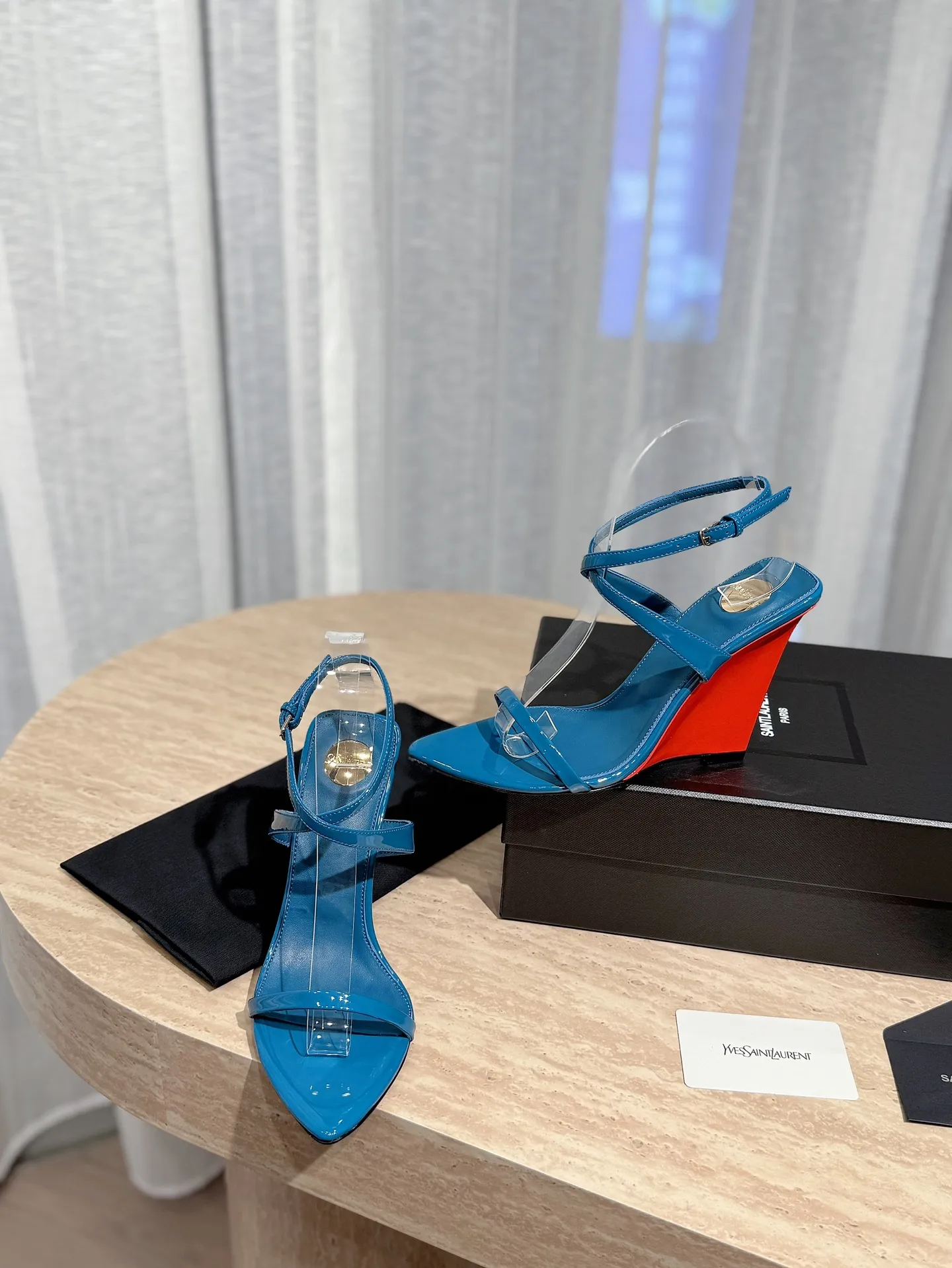 👟👟Ex-factory price 540👟👟 High version "SAINT LAUREN*" Saint Laurent YSL 25ss/spring and summer new catwalk style large rhinestone high-heeled shoes and sandals. Only YSL understands women's hearts best and does not accept refutation. It is a super invincible feminine artifact and a must-have for women (z-product full-body customization, own molded hardware accessories, perfect consistency). Compare the differences between pictures and goods on the market. ✔Upper: Customized imported silk ✔Lining: Imported 🐑Sheep leather ✔Sole: Imported genuine leather outsole ✔Heel height: 10.5cm ✔Number of yards: 35-39 (40, 41, 42 can be customized and non-returnable) (Full set of packaging)